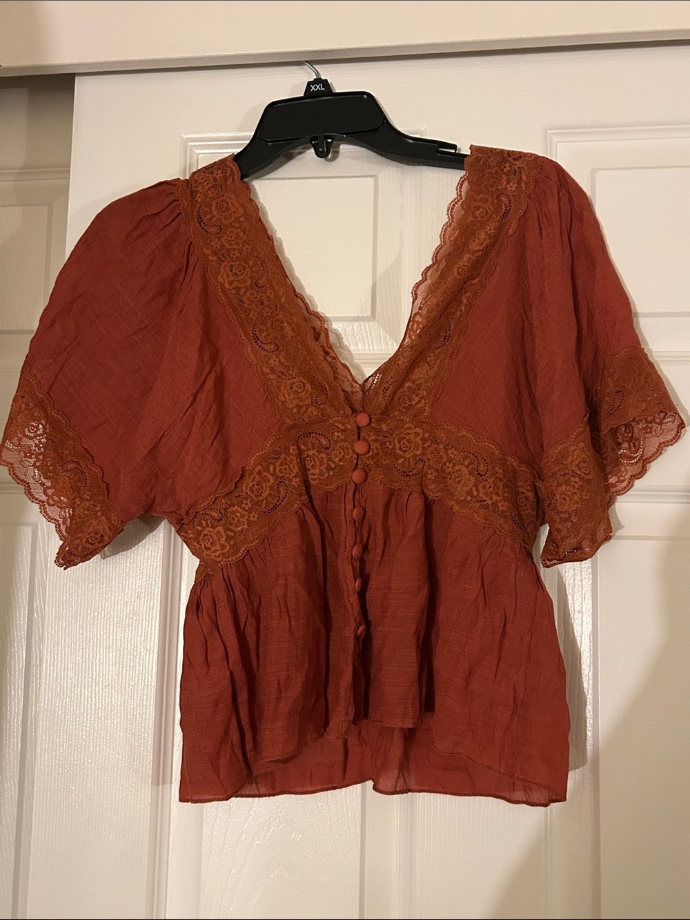 American flirt Rust Lace Shell Top